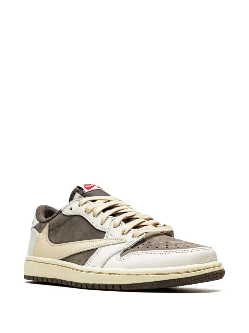 Jordan 1 Retro Low OG SP X Travis Scott (Mocha)